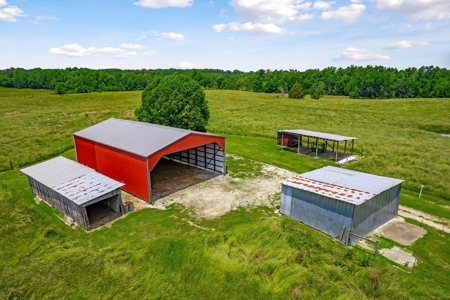 Here is your picket fence Tennessee farm that you have been - image 3