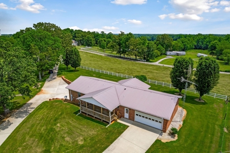 Here is your picket fence Tennessee farm that you have been - image 4