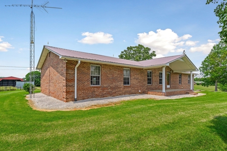 Here is your picket fence Tennessee farm that you have been - image 25