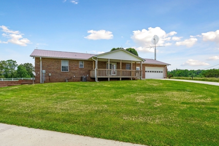 Here is your picket fence Tennessee farm that you have been - image 22