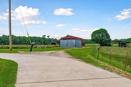 Here is your picket fence Tennessee farm that you have been - image 15