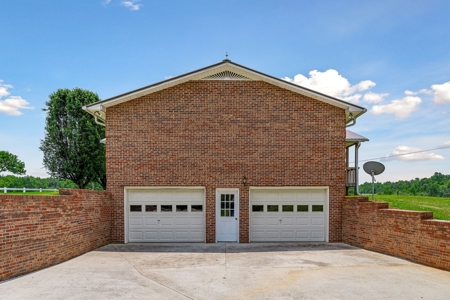 Here is your picket fence Tennessee farm that you have been - image 30