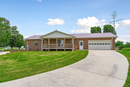 Here is your picket fence Tennessee farm that you have been - image 23