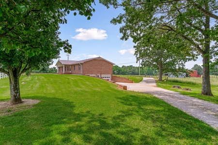 Here is your picket fence Tennessee farm that you have been - image 33