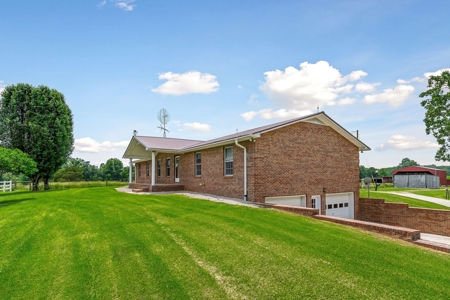 Here is your picket fence Tennessee farm that you have been - image 29