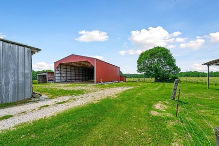 Here is your picket fence Tennessee farm that you have been - image 16