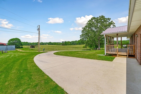 Here is your picket fence Tennessee farm that you have been - image 24