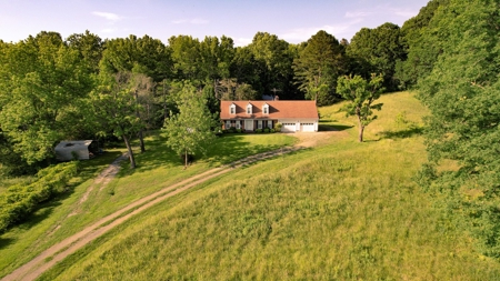 Charming Rural Retreat with Modern Amenities in McKenney, VA - image 2