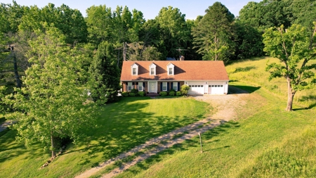 Charming Rural Retreat with Modern Amenities in McKenney, VA - image 3