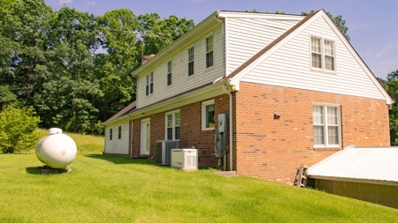 Charming Rural Retreat with Modern Amenities in McKenney, VA - image 8
