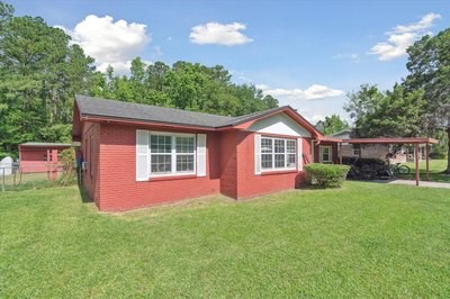 Home For Sale On 2.5 Acres In North Central Florida - image 2