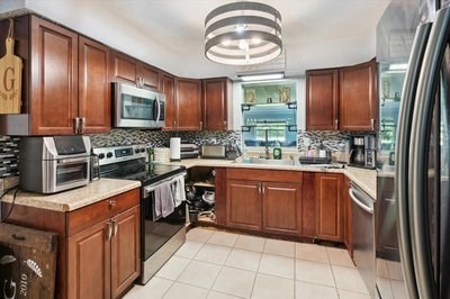 Home For Sale On 2.5 Acres In North Central Florida - image 15