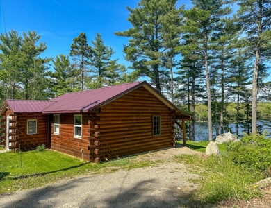 Toddy Pond Log Cabin Retreat - image 9
