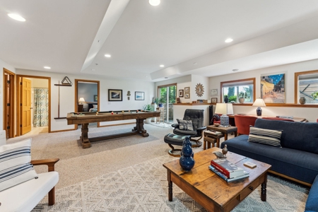 Open-Concept Ranch Home Christmas Mountain Golf Estates - image 35