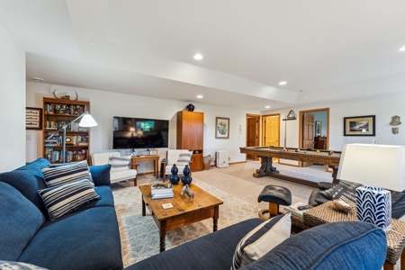 Open-Concept Ranch Home Christmas Mountain Golf Estates - image 39