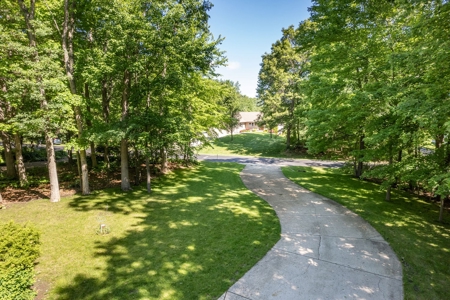 Open-Concept Ranch Home Christmas Mountain Golf Estates - image 49