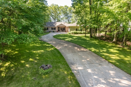 Open-Concept Ranch Home Christmas Mountain Golf Estates - image 2