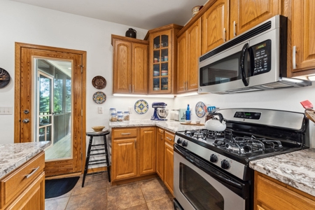 Open-Concept Ranch Home Christmas Mountain Golf Estates - image 17