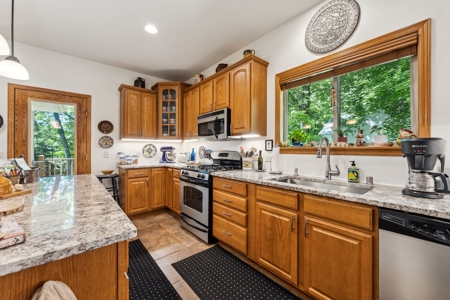 Open-Concept Ranch Home Christmas Mountain Golf Estates - image 15