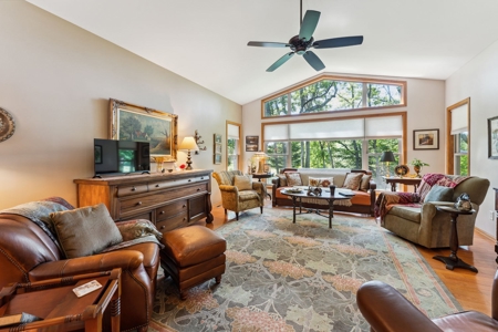 Open-Concept Ranch Home Christmas Mountain Golf Estates - image 7