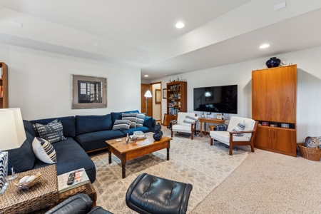 Open-Concept Ranch Home Christmas Mountain Golf Estates - image 38