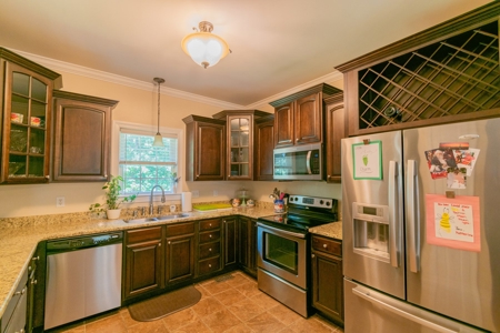 Contemporary, 3 Bedrooms, Basement, Garage, Chesterfield, SC - image 15