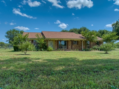 "257 Earle Rd, Hewitt, TX – Country Living on 2+ Acres!" - image 1