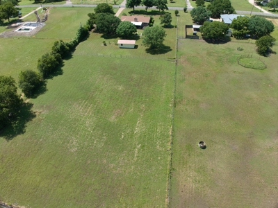 "257 Earle Rd, Hewitt, TX – Country Living on 2+ Acres!" - image 3