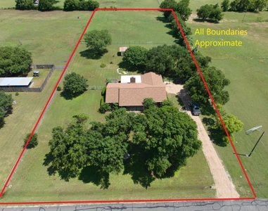 "257 Earle Rd, Hewitt, TX – Country Living on 2+ Acres!" - image 2