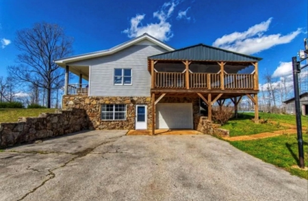 Beautiful Home and Farm For Sale in Waynesboro, TN - image 5