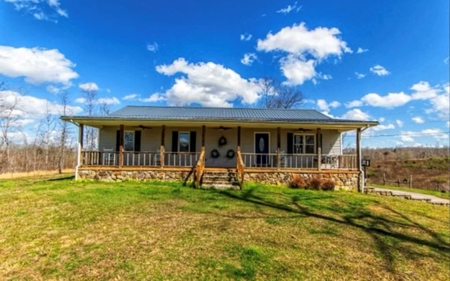 Beautiful Home and Farm For Sale in Waynesboro, TN - image 8