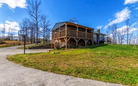 Beautiful Home and Farm For Sale in Waynesboro, TN - image 2