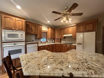 Ranch Country Home On 20 Acres - image 10