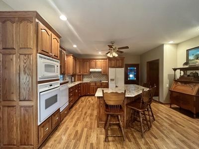 Ranch Country Home On 20 Acres - image 12