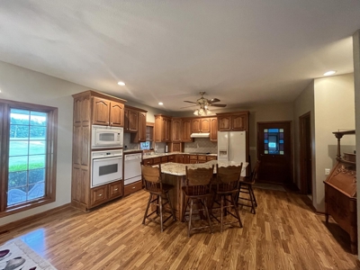 Ranch Country Home On 20 Acres - image 9