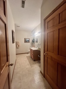 Ranch Country Home On 20 Acres - image 37