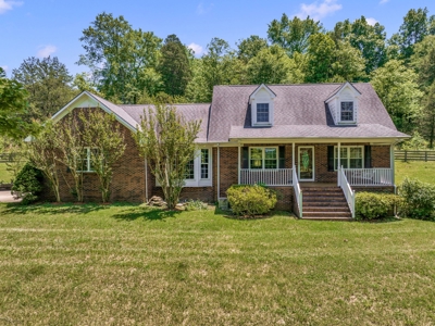 Country Home for Sale in Maury County, Tennessee - image 2