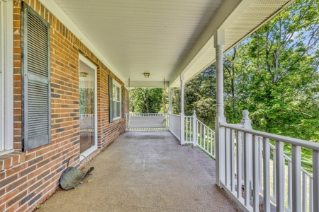 Country Home for Sale in Maury County, Tennessee - image 8