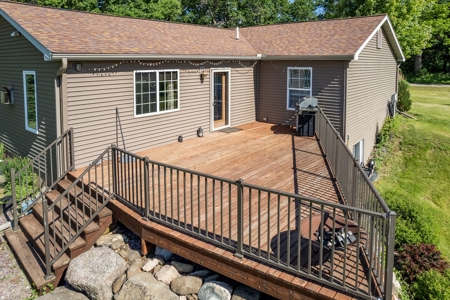 Country Living on this Marquette County WI 3 Bedroom 2 Bath - image 33