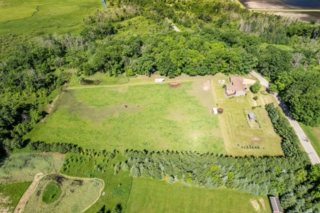 Country Living on this Marquette County WI 3 Bedroom 2 Bath - image 37