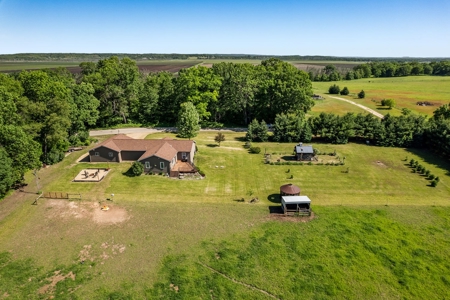 Country Living on this Marquette County WI 3 Bedroom 2 Bath - image 3