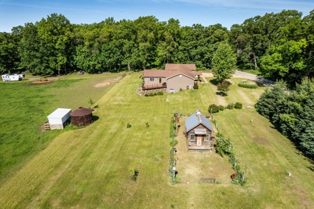 Country Living on this Marquette County WI 3 Bedroom 2 Bath - image 36