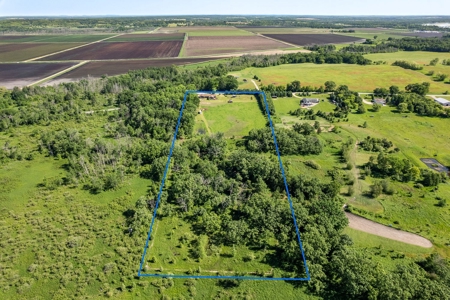 Country Living on this Marquette County WI 3 Bedroom 2 Bath - image 5