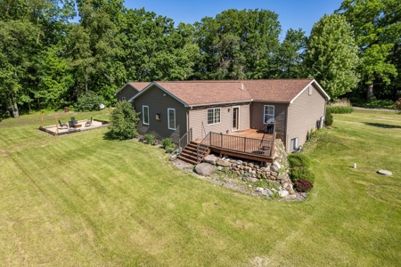 Country Living on this Marquette County WI 3 Bedroom 2 Bath - image 32