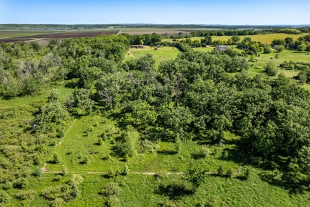 Country Living on this Marquette County WI 3 Bedroom 2 Bath - image 35
