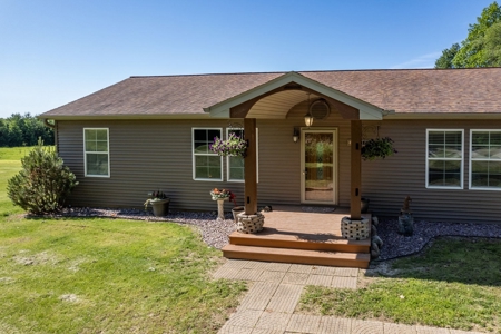 Country Living on this Marquette County WI 3 Bedroom 2 Bath - image 31