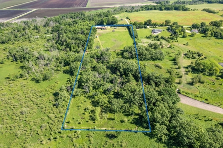 Country Living on this Marquette County WI 3 Bedroom 2 Bath - image 7