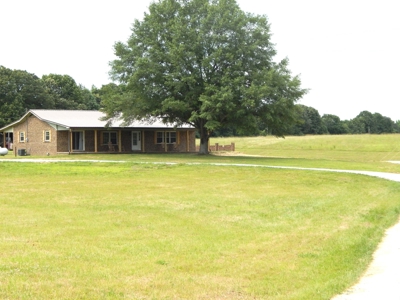 Charming Tennessee Country Home on 28.73 Acres! - image 1