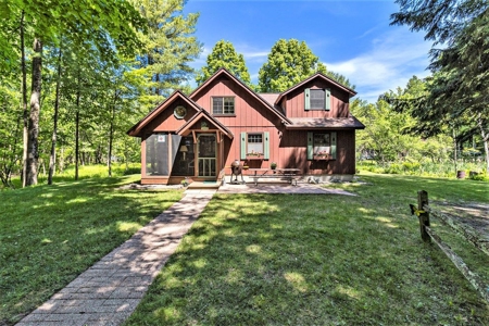 Quintessential Michigan lake cottage with acreage - image 1