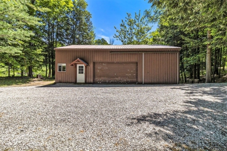 Quintessential Michigan lake cottage with acreage - image 8